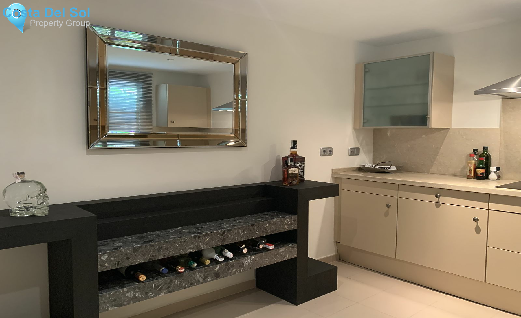 Middle Floor Apartment in Estepona-1182095
