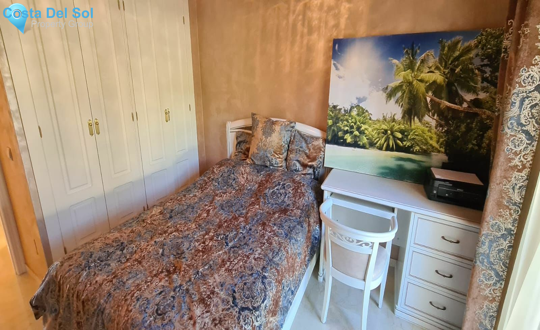 Middle Floor Apartment in Estepona-1186911