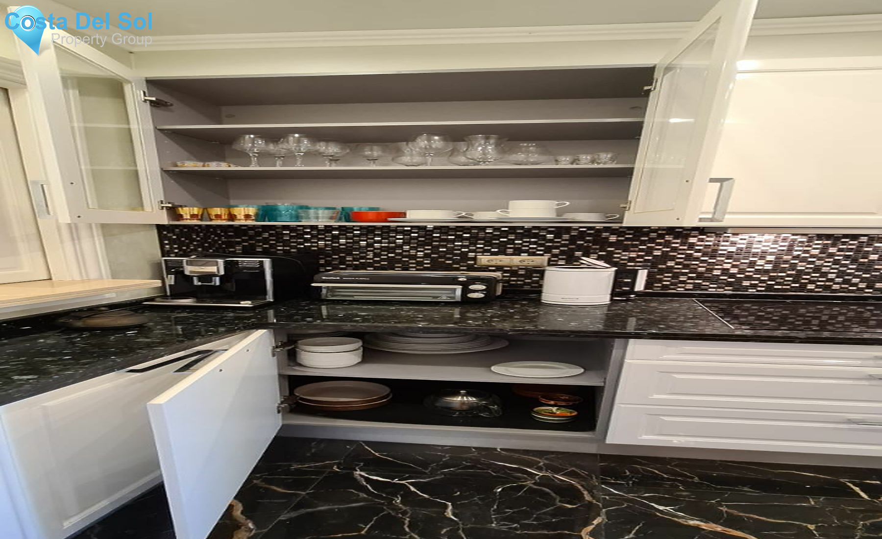 Middle Floor Apartment in Estepona-1186898