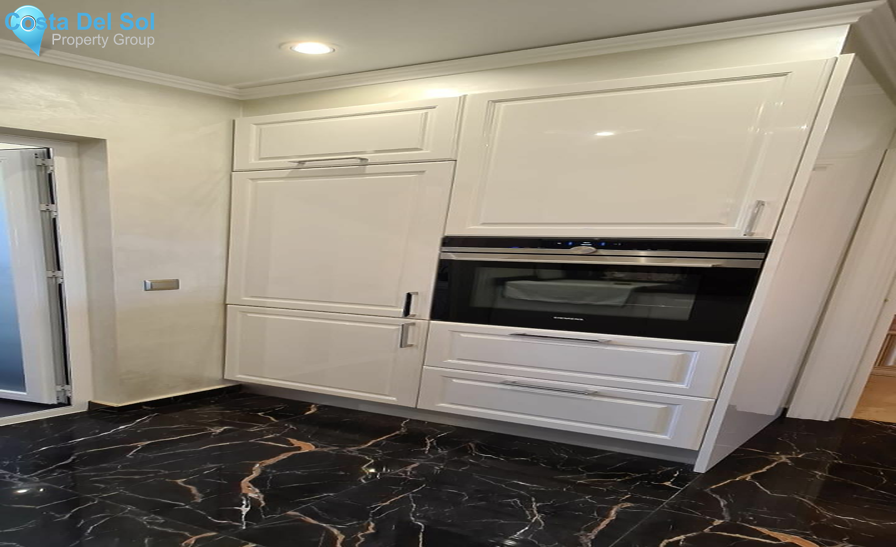 Middle Floor Apartment in Estepona-1186899