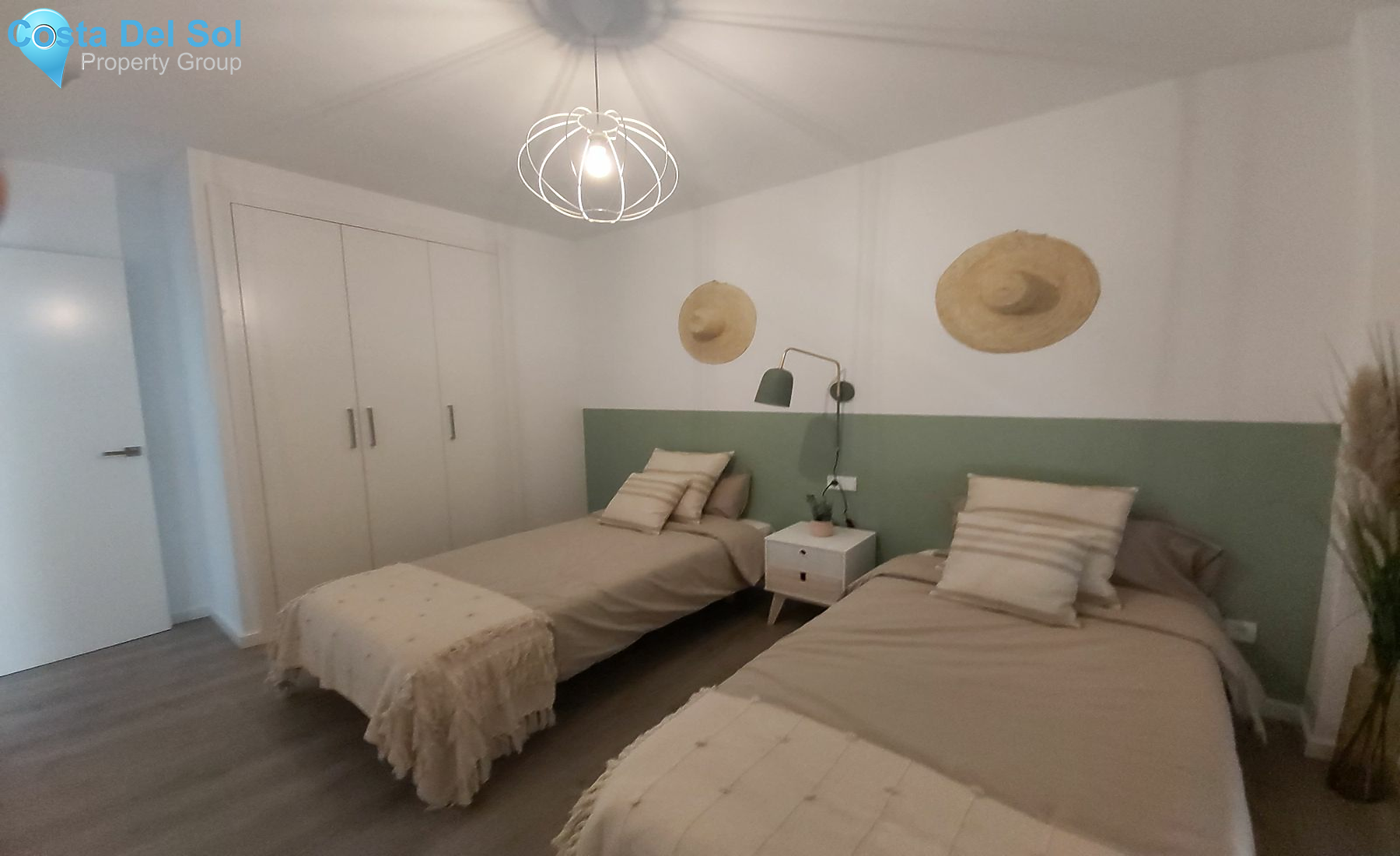 Middle Floor Apartment in Estepona-1200888