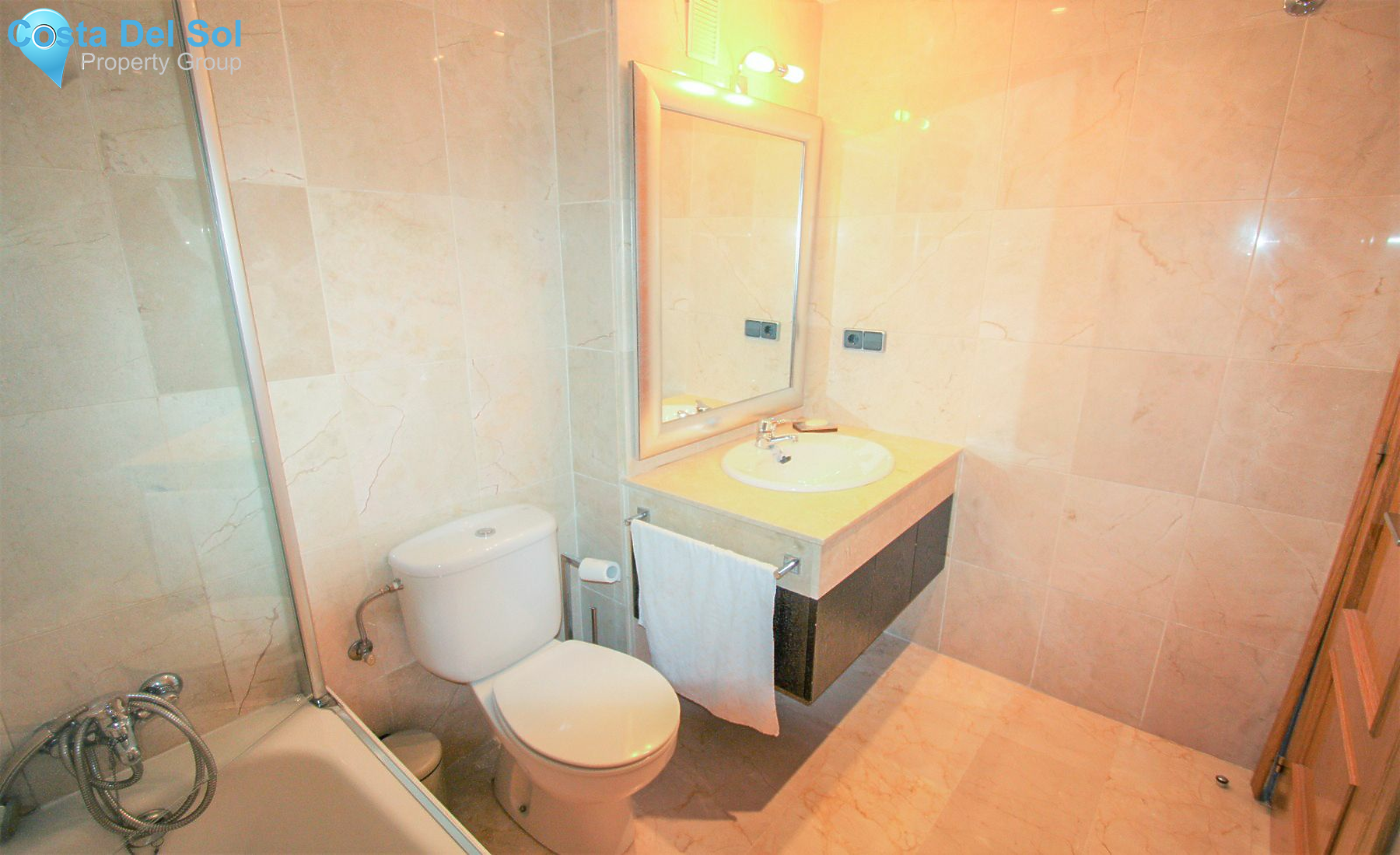 Middle Floor Apartment in Estepona-1205182