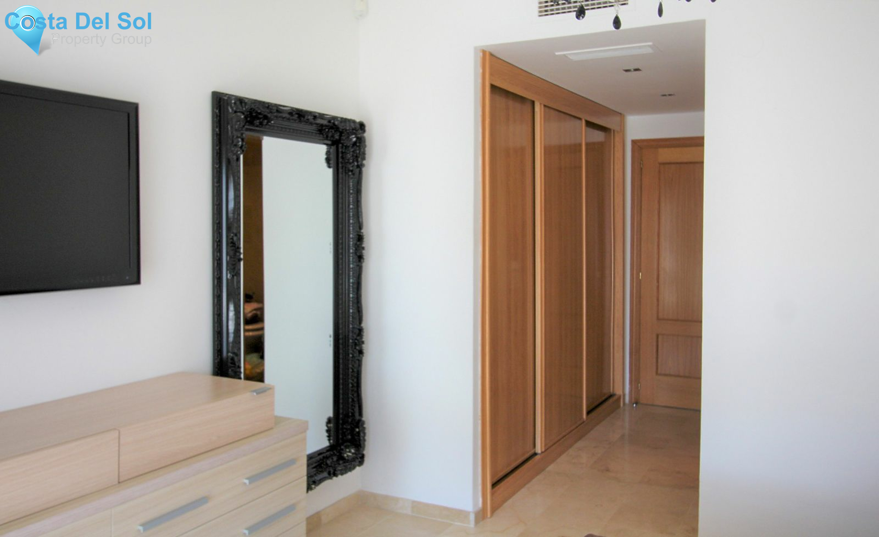 Middle Floor Apartment in Estepona-1205183