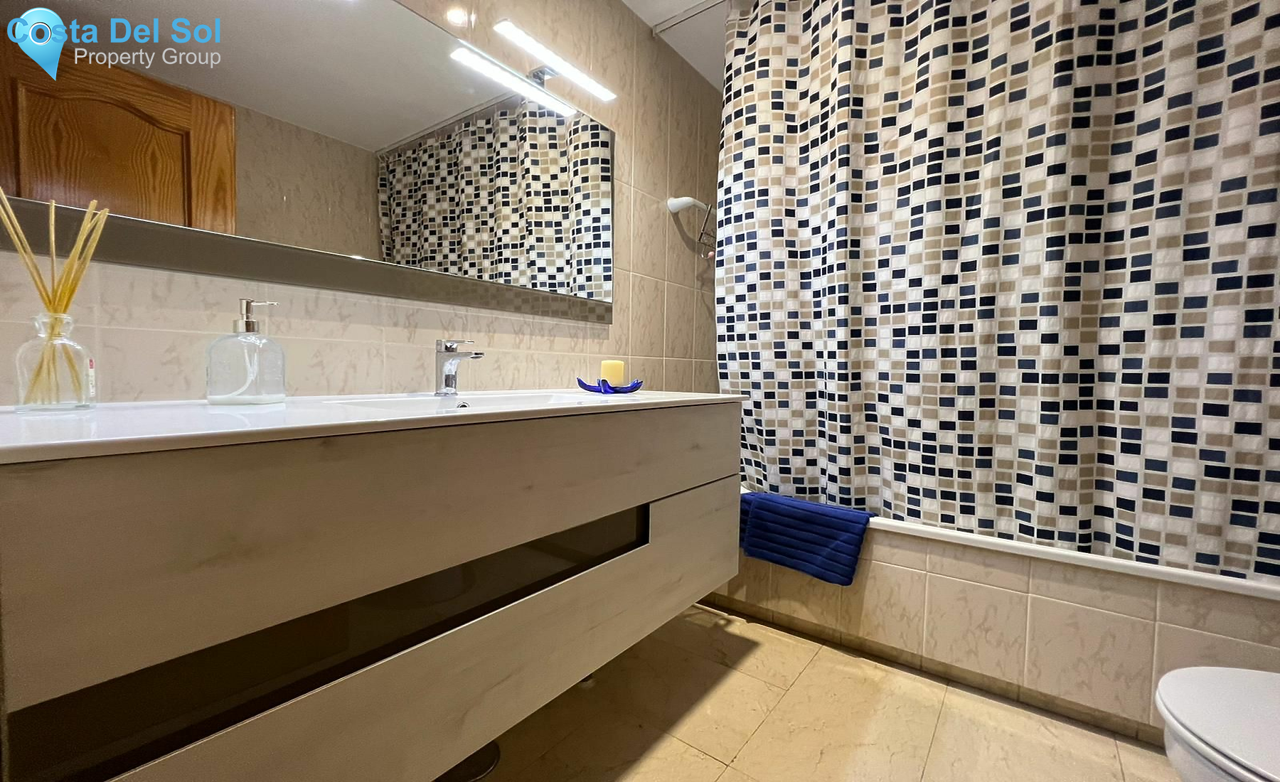 Middle Floor Apartment in Estepona-1206263