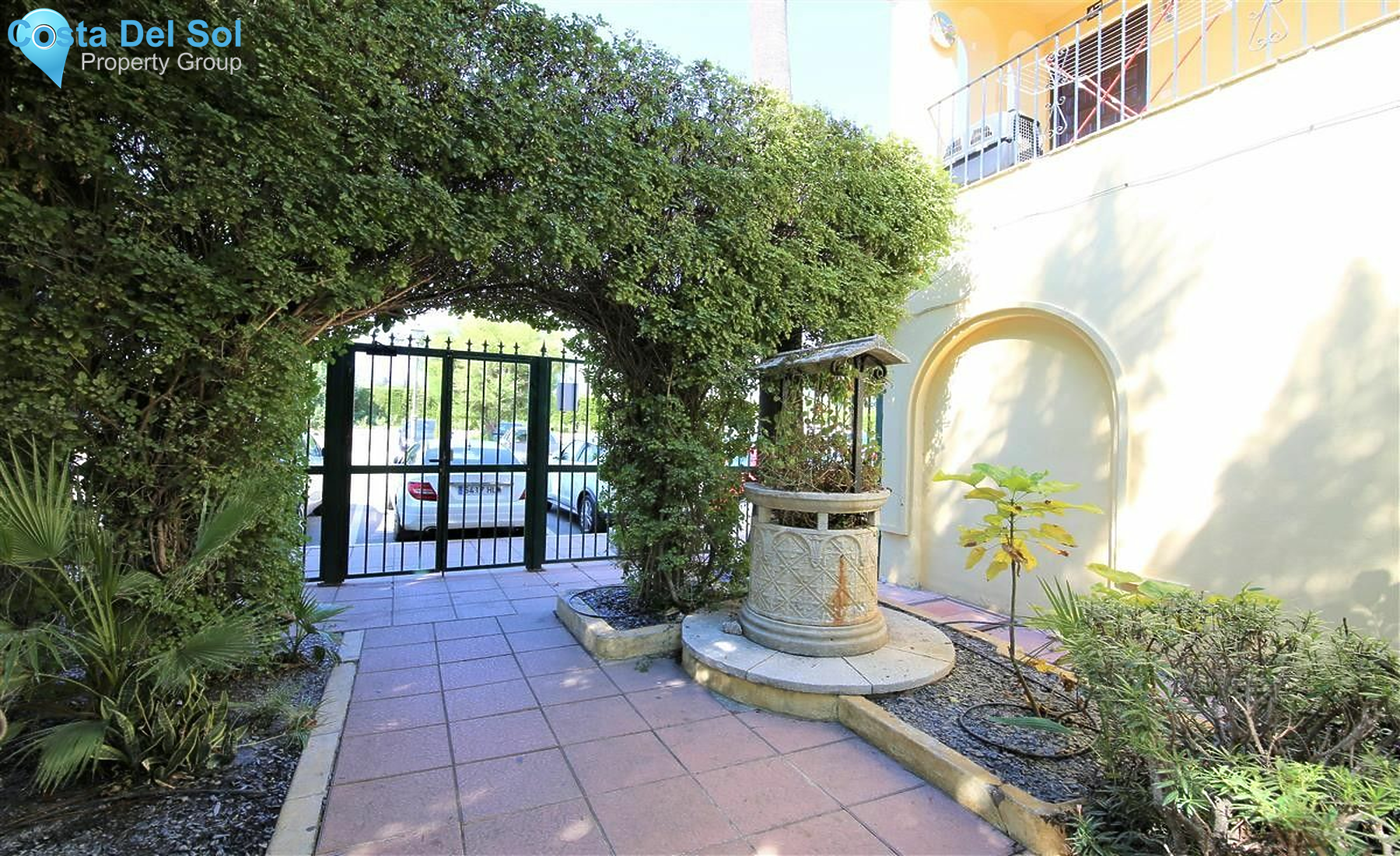 Middle Floor Apartment in Estepona-1215775