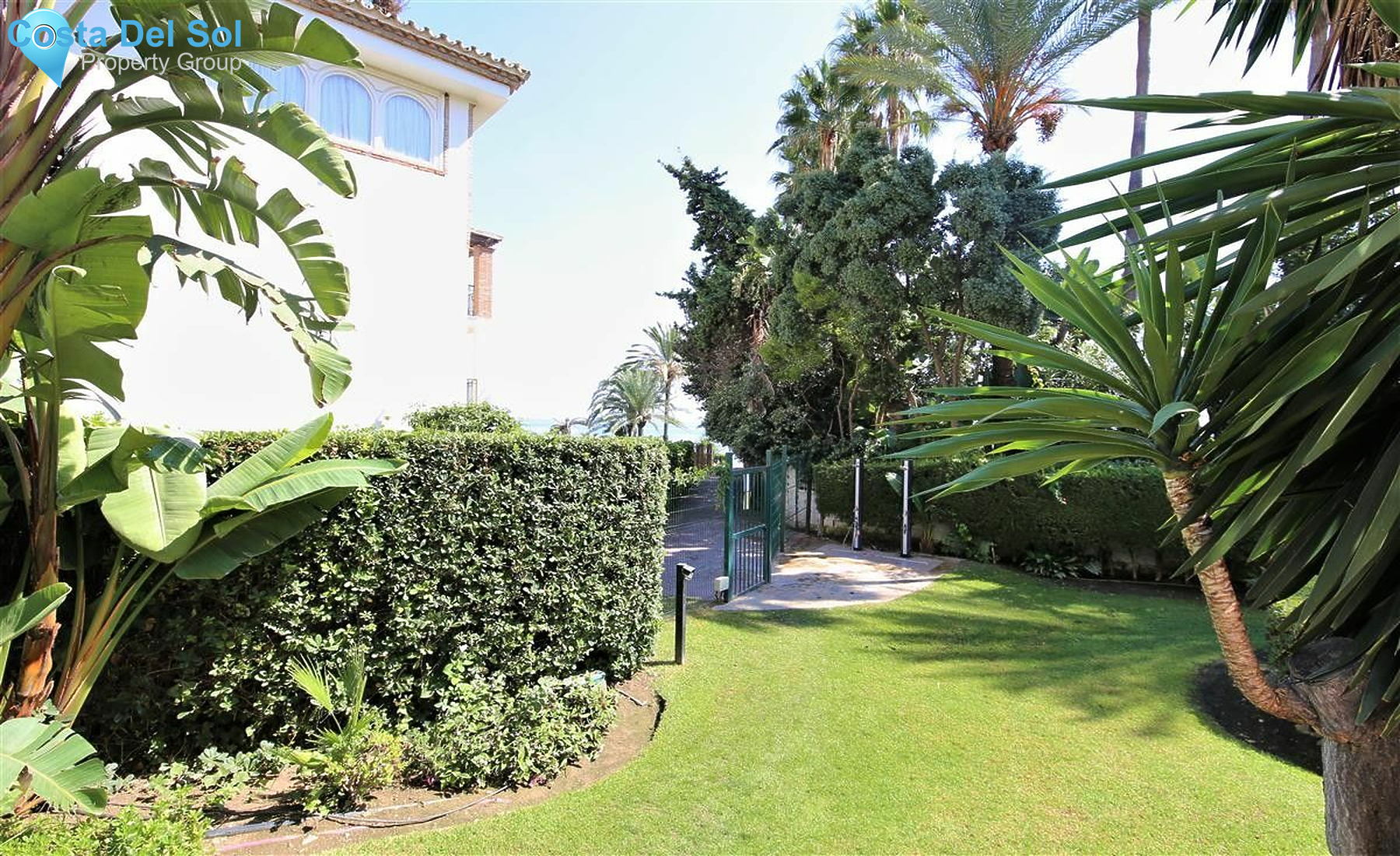 Middle Floor Apartment in Estepona-1215779