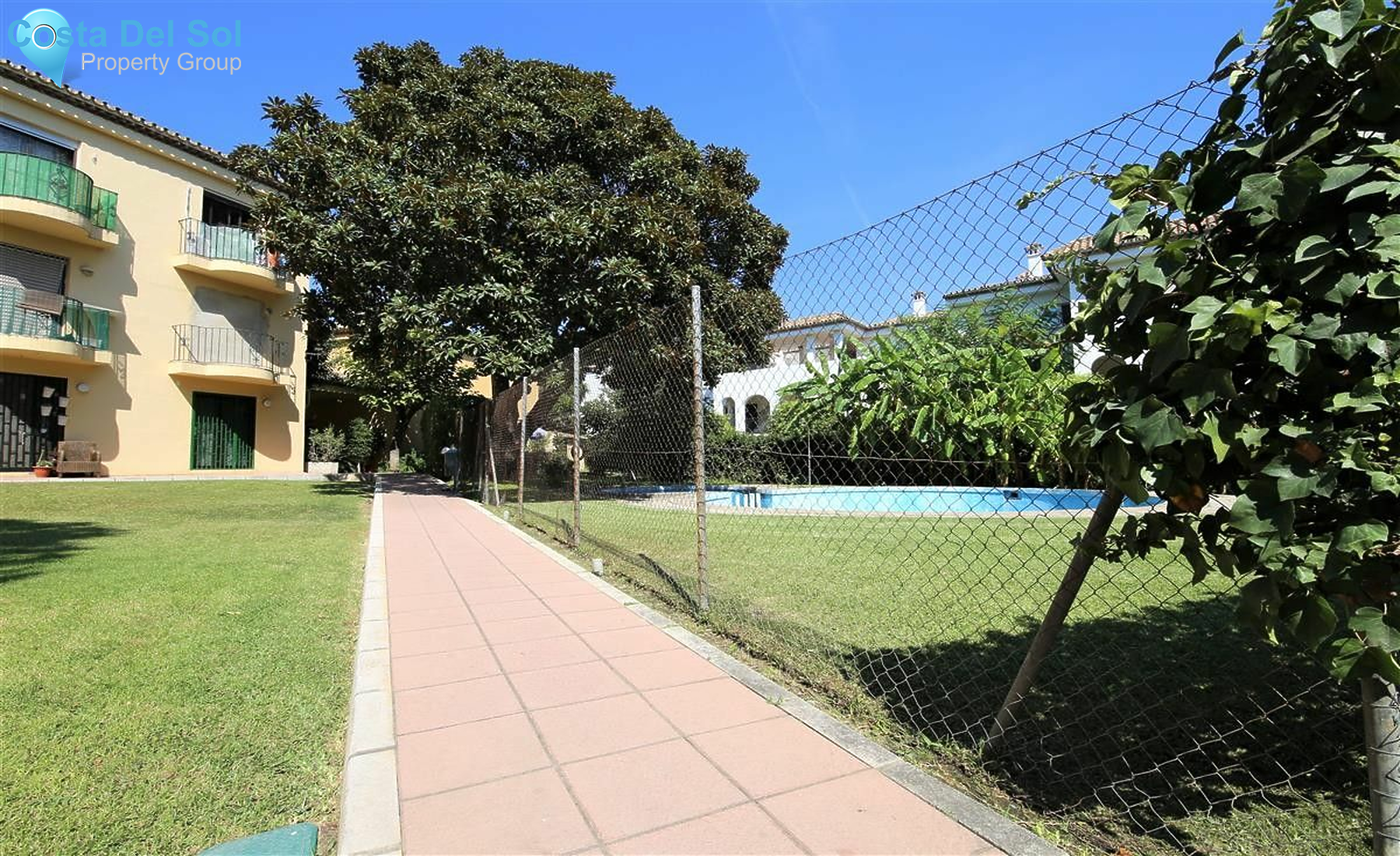 Middle Floor Apartment in Estepona-1215767