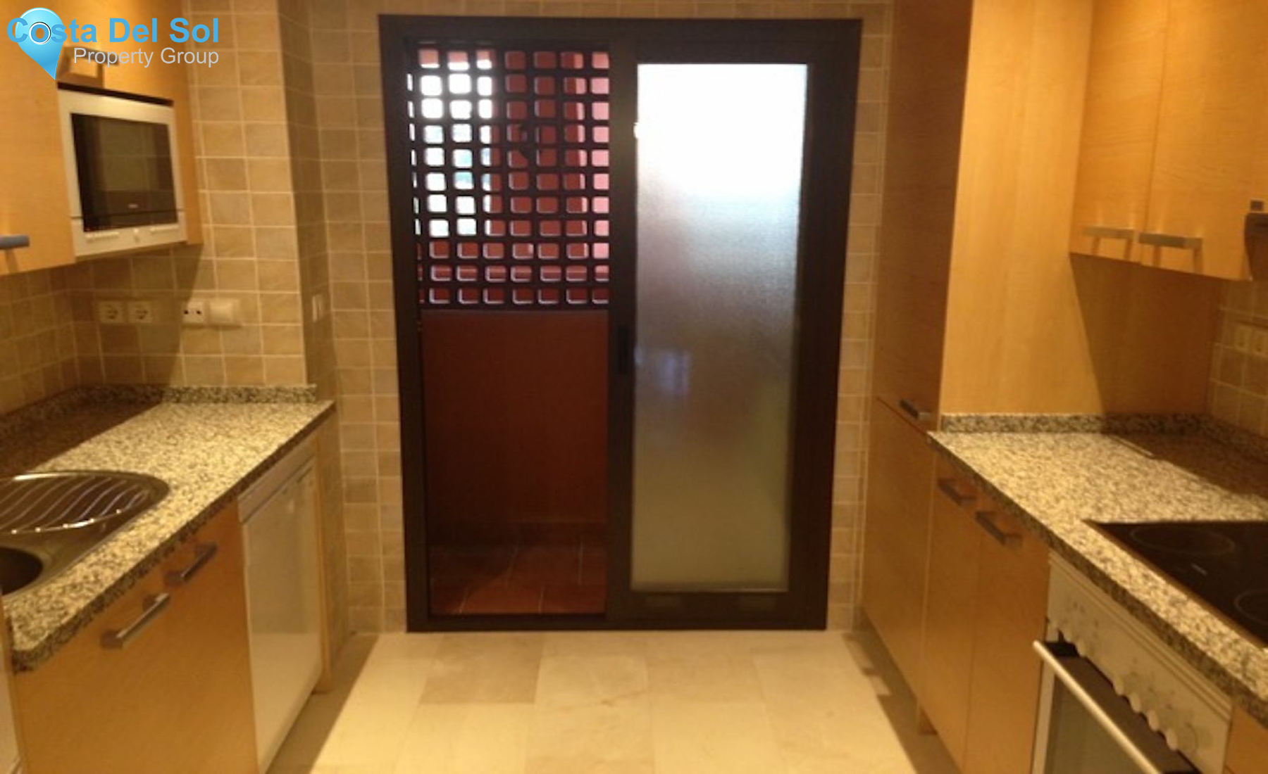 Middle Floor Apartment in Estepona-1218893