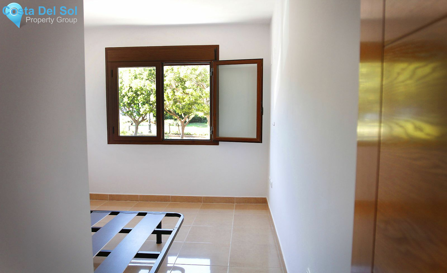 Middle Floor Apartment in Estepona-1386089