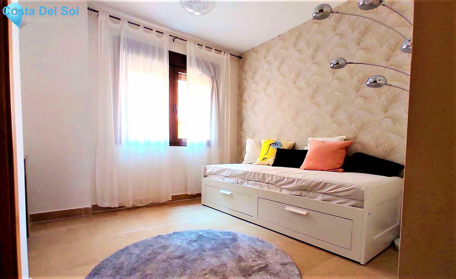 Middle Floor Apartment in Estepona-1392133