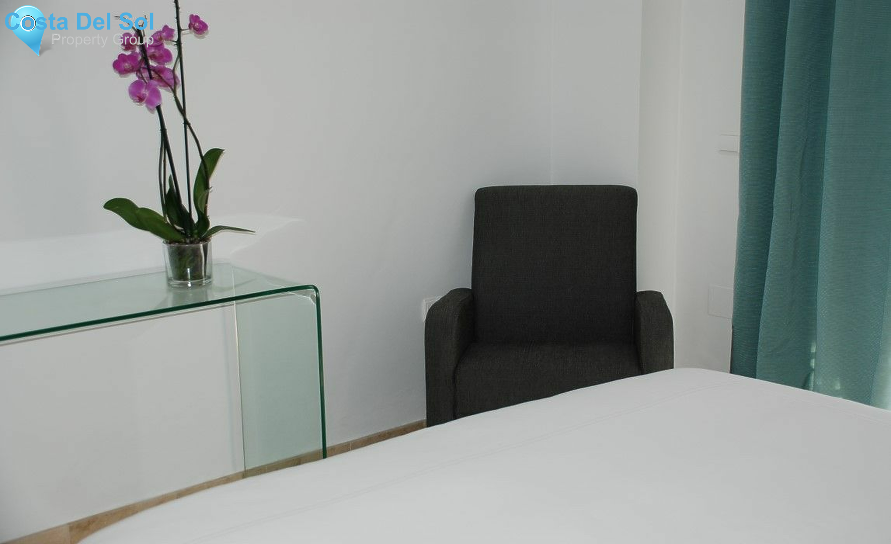 Middle Floor Apartment in Estepona-1418020