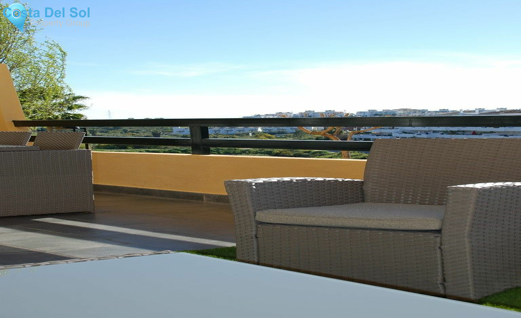 Middle Floor Apartment in Estepona-1418009