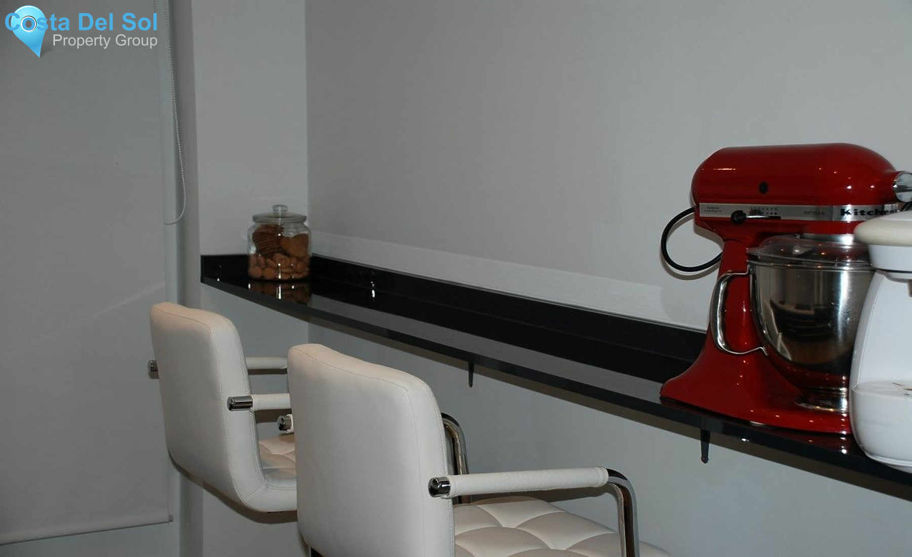 Middle Floor Apartment in Estepona-1418012