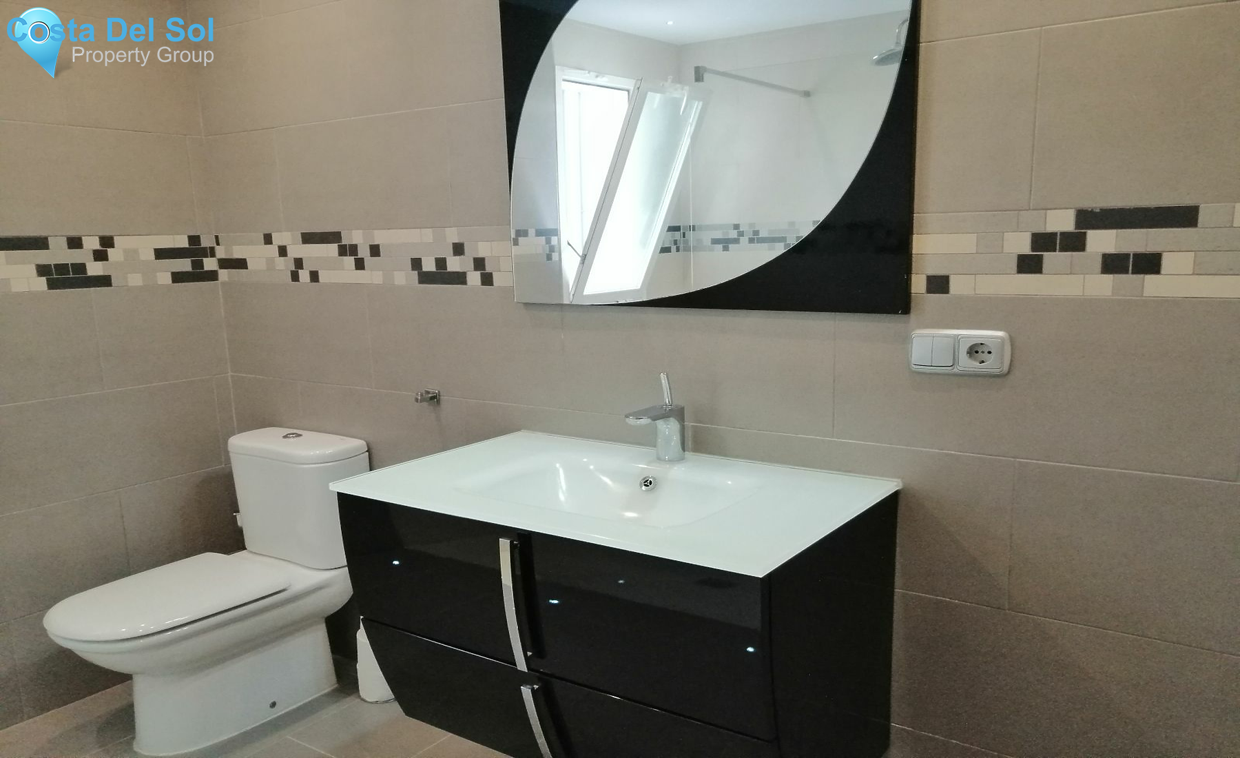 Middle Floor Apartment in Estepona-1420258