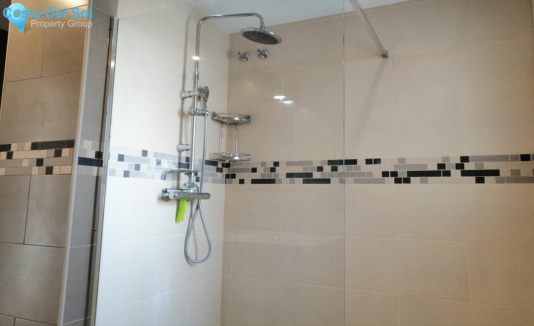 Middle Floor Apartment in Estepona-1420259