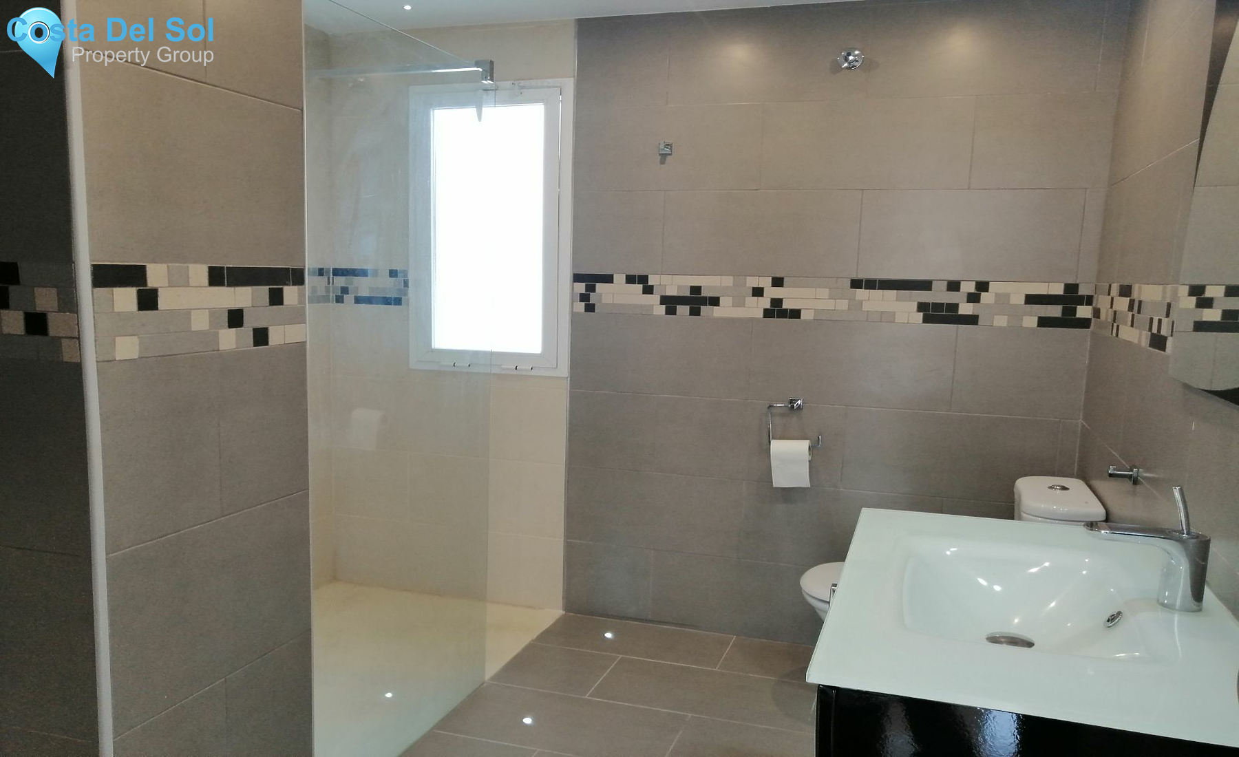 Middle Floor Apartment in Estepona-1420260