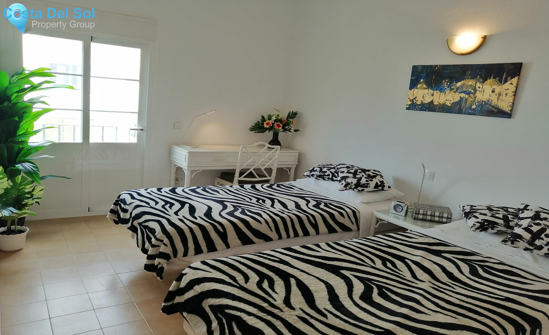 Middle Floor Apartment in Estepona-1420261