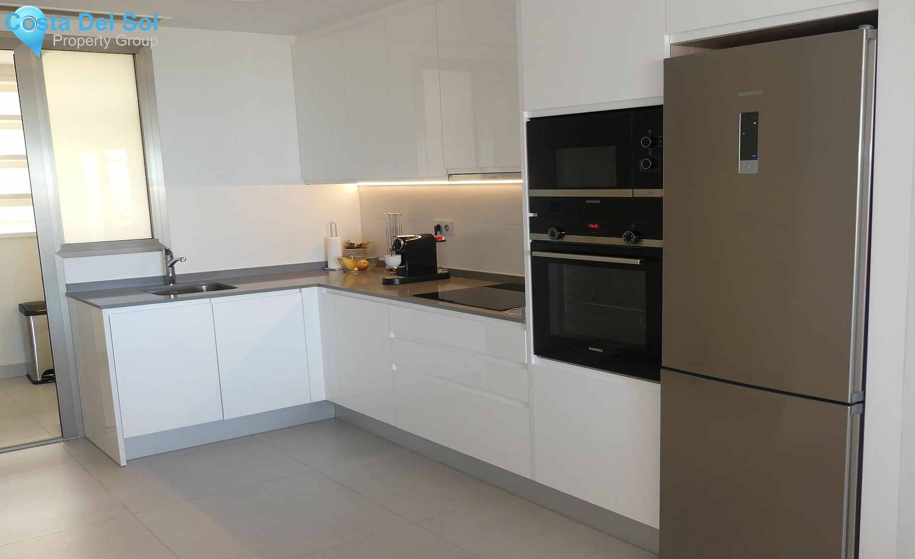 Middle Floor Apartment in Estepona-1420281