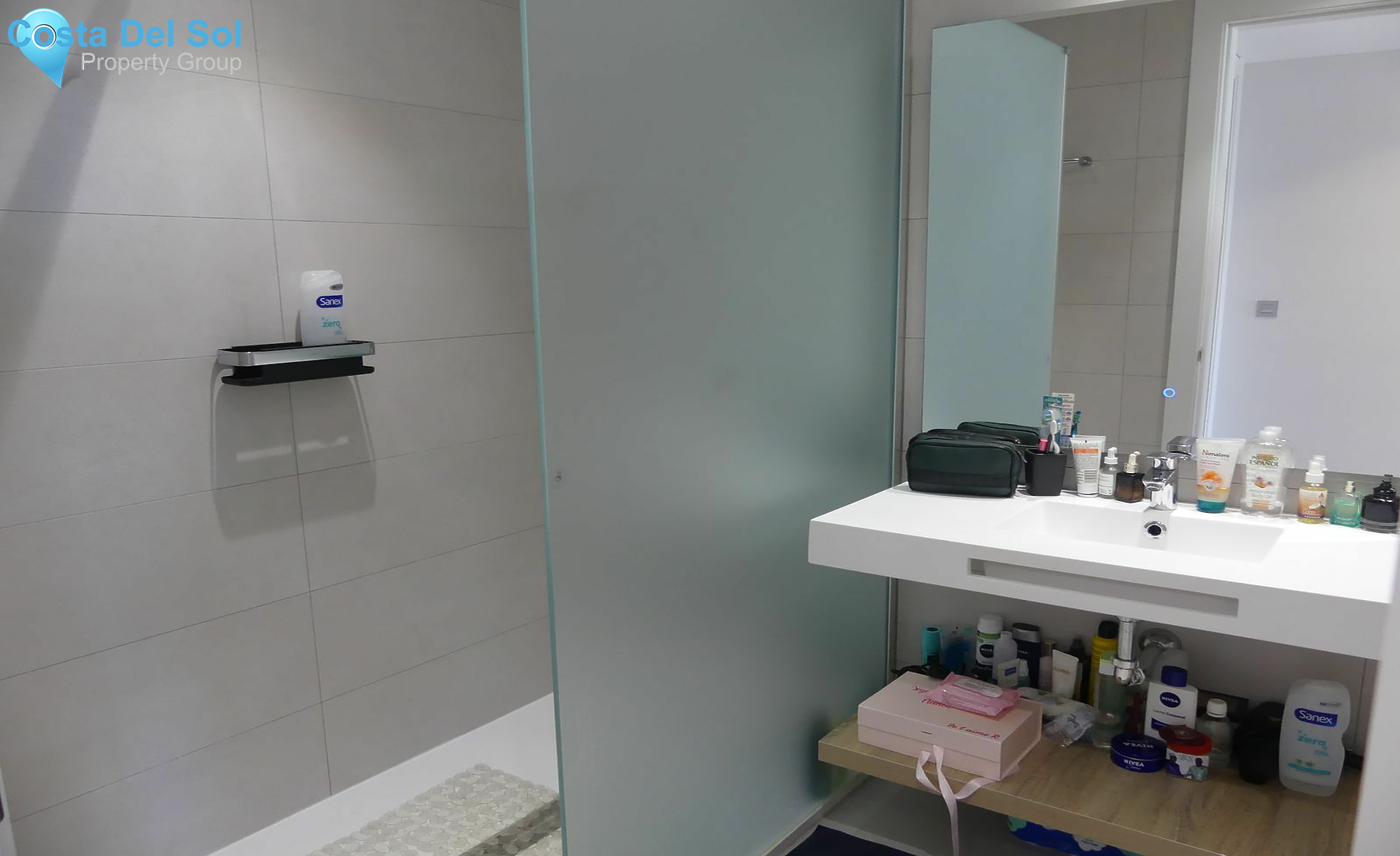 Middle Floor Apartment in Estepona-1420290