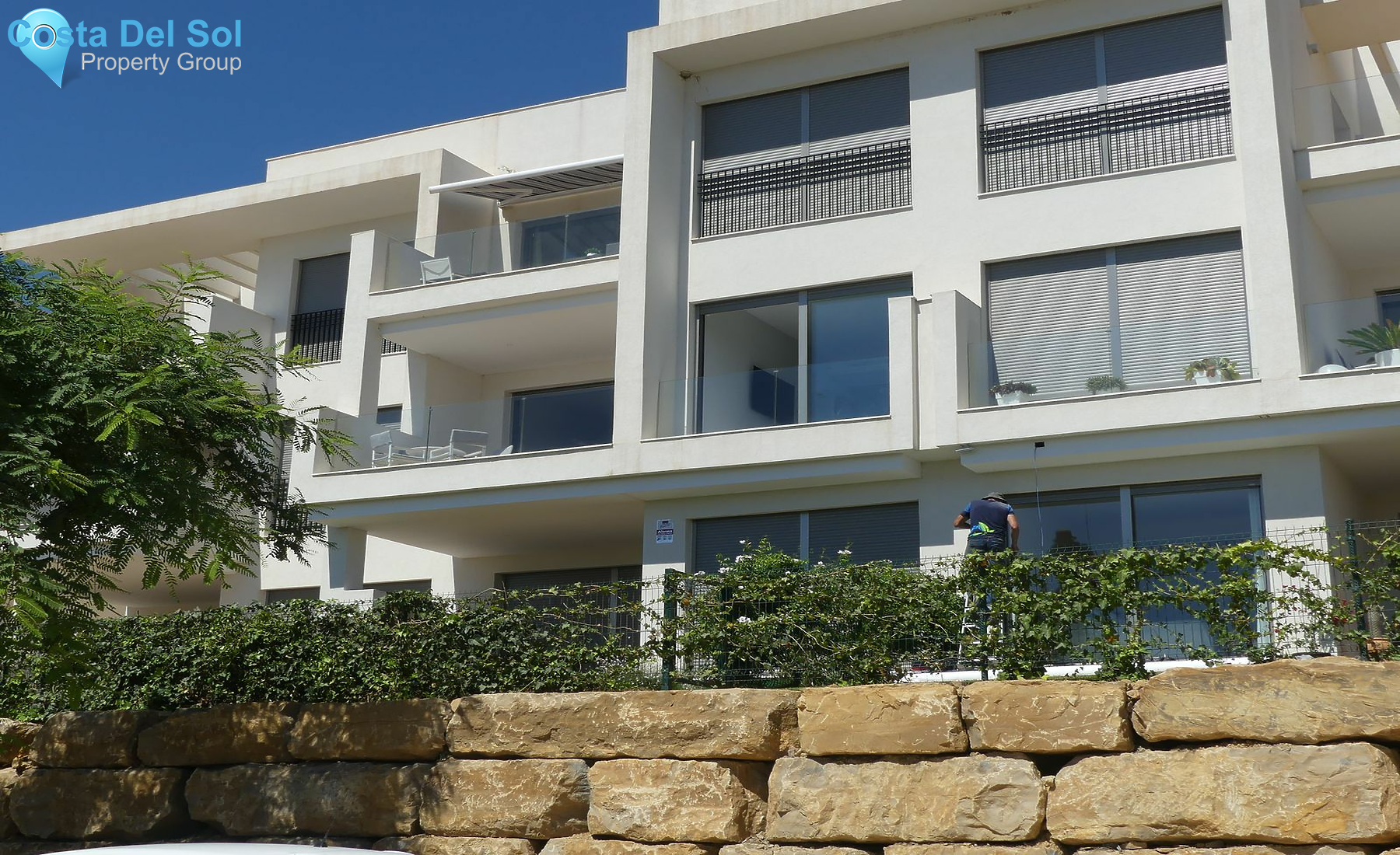 Middle Floor Apartment in Estepona-1420273