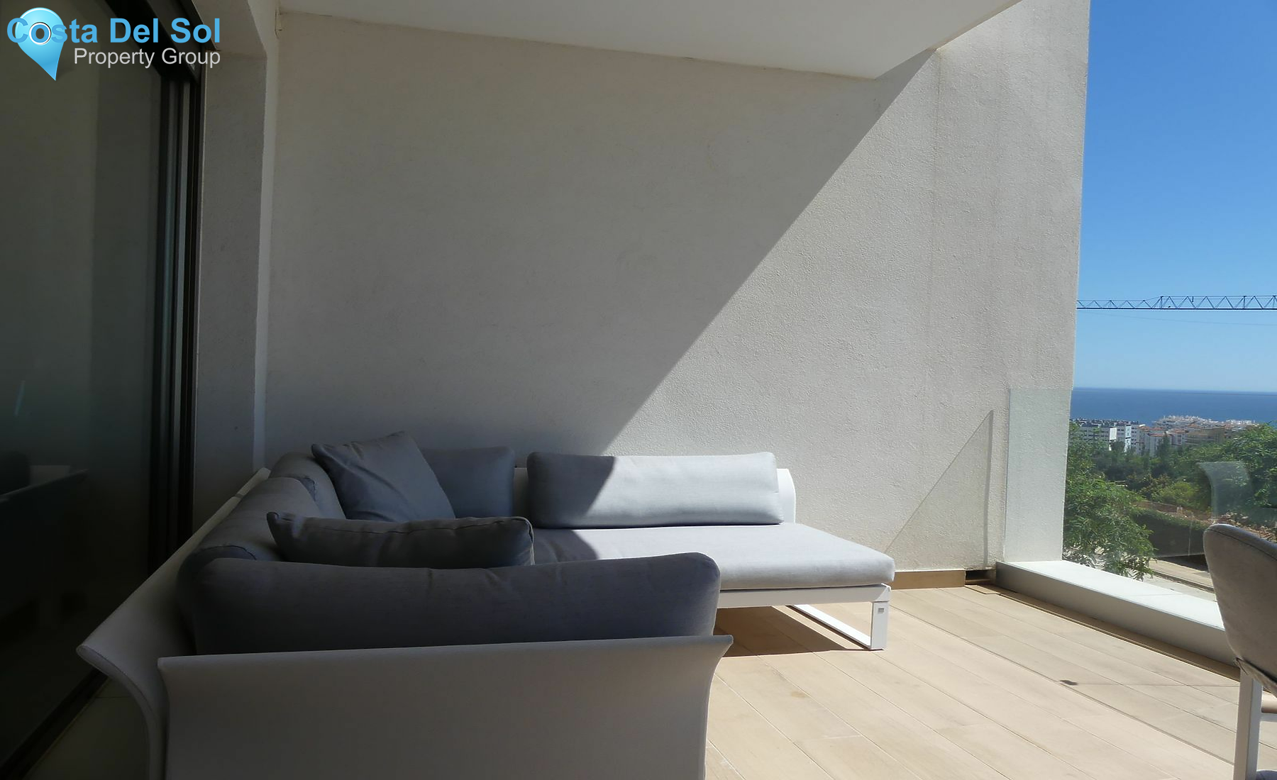 Middle Floor Apartment in Estepona-1420276