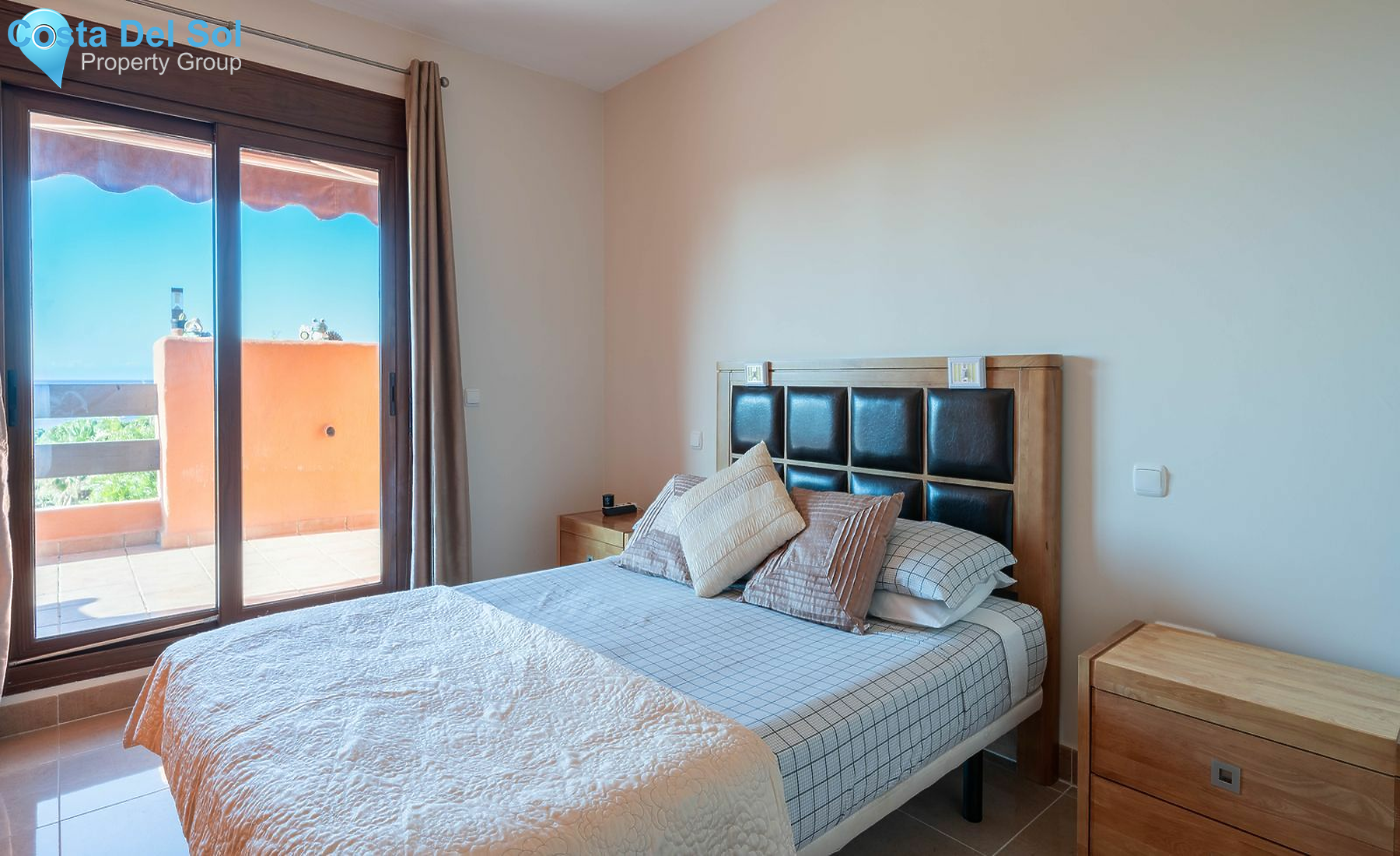 Middle Floor Apartment in Estepona-1420413