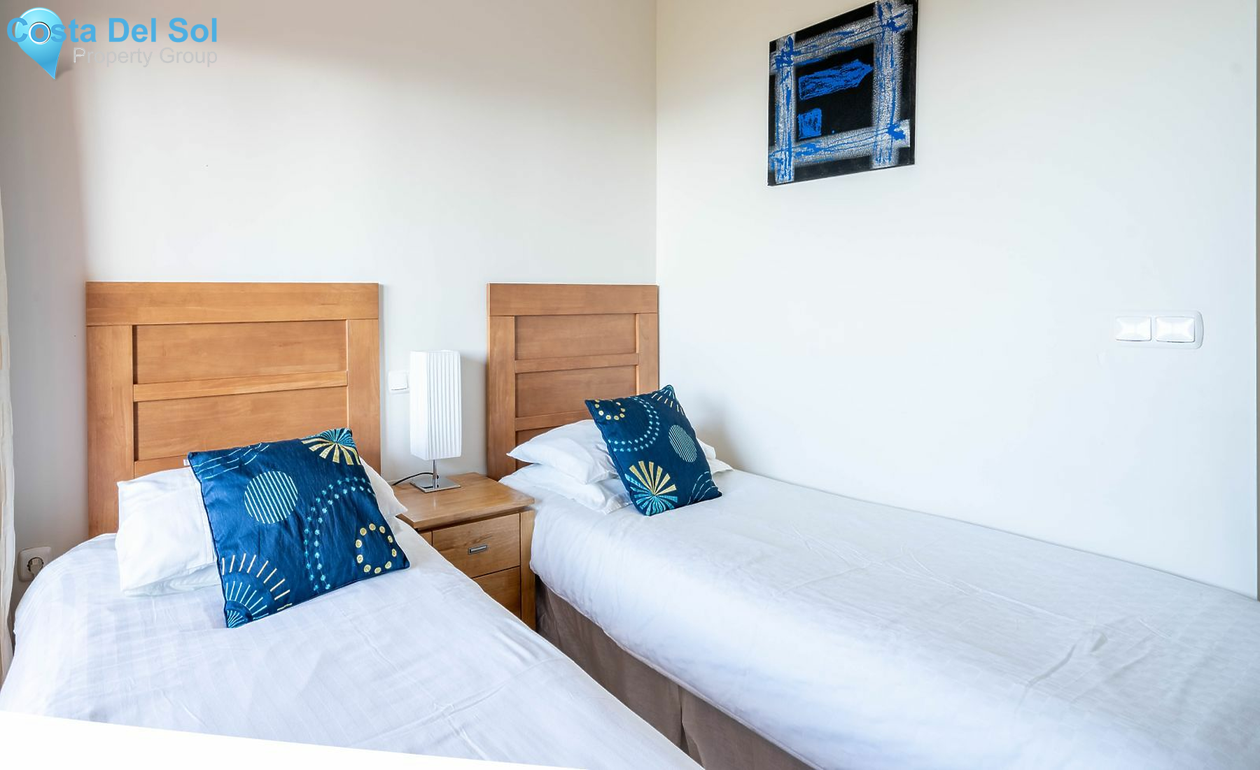 Middle Floor Apartment in Estepona-1420415