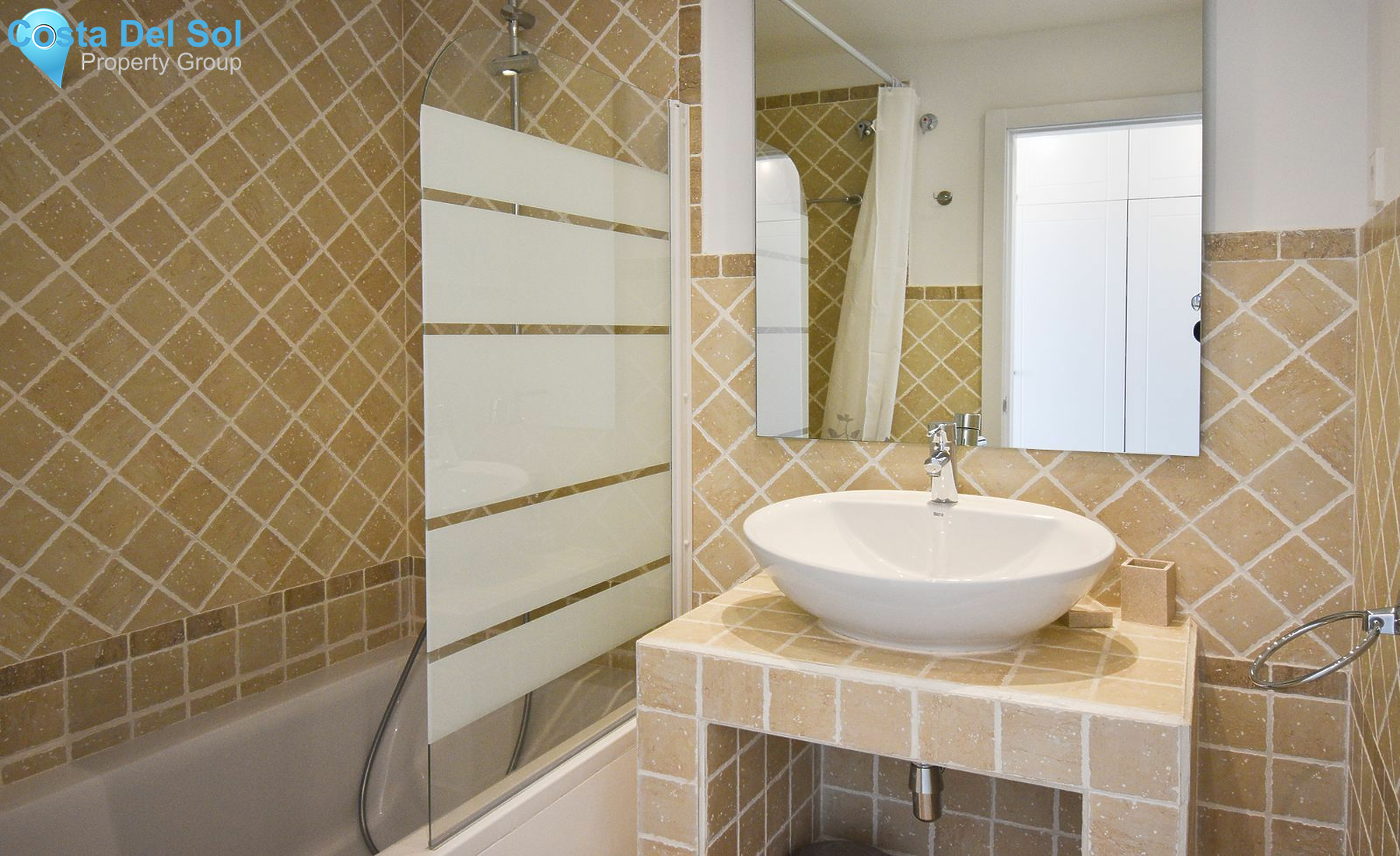 Middle Floor Apartment in Estepona-1421245