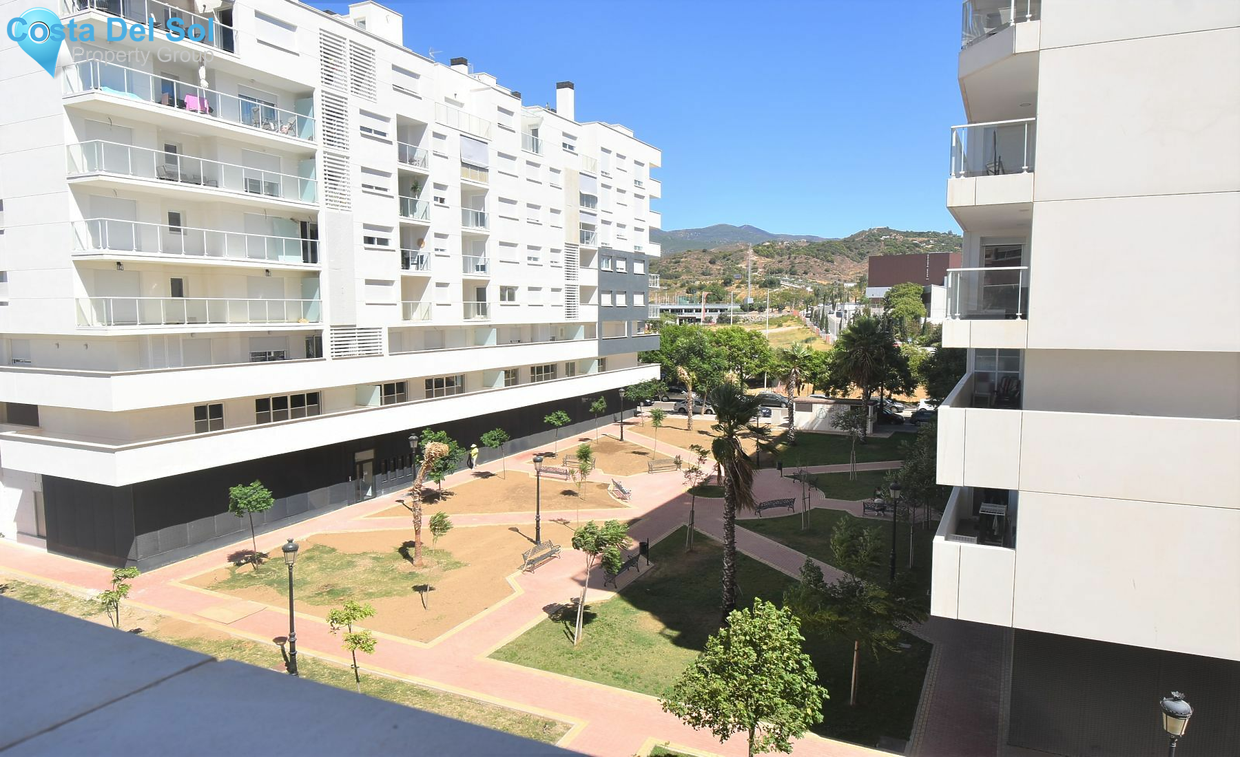 Middle Floor Apartment in Estepona-1427208