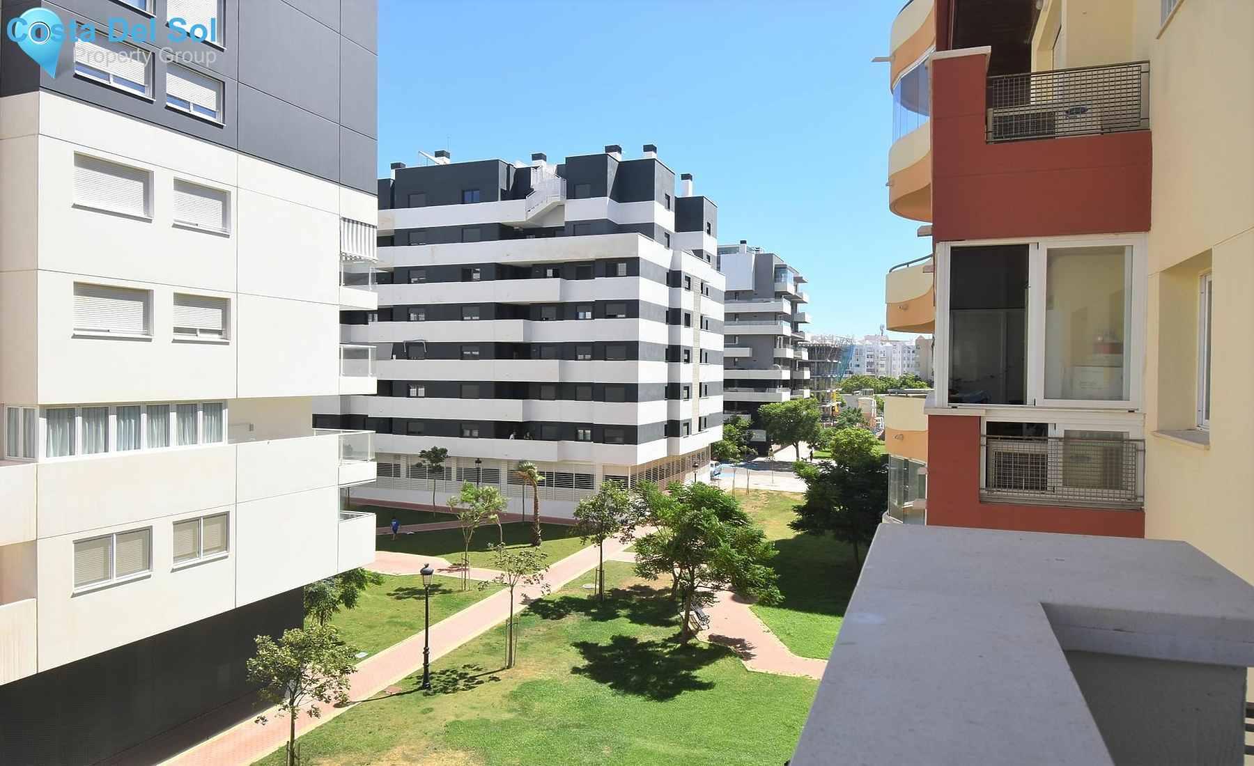 Middle Floor Apartment in Estepona-1427196