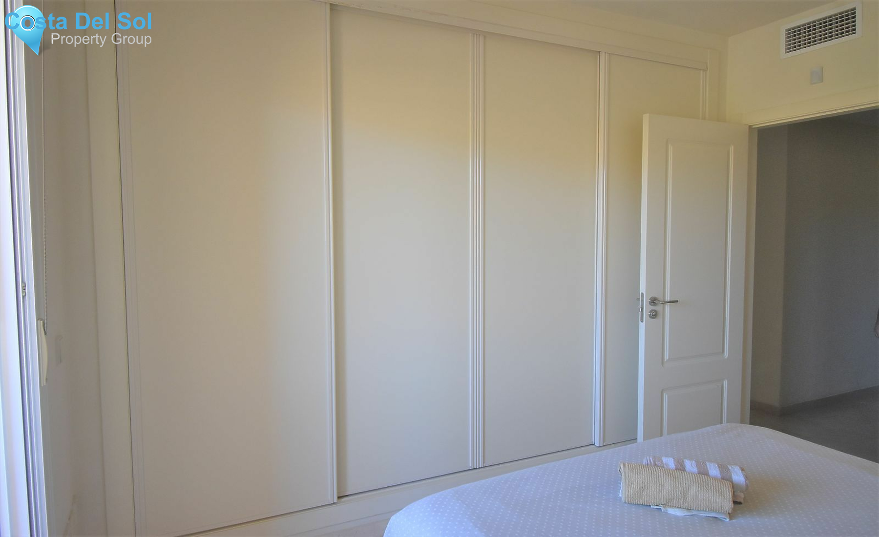 Middle Floor Apartment in Estepona-1427200