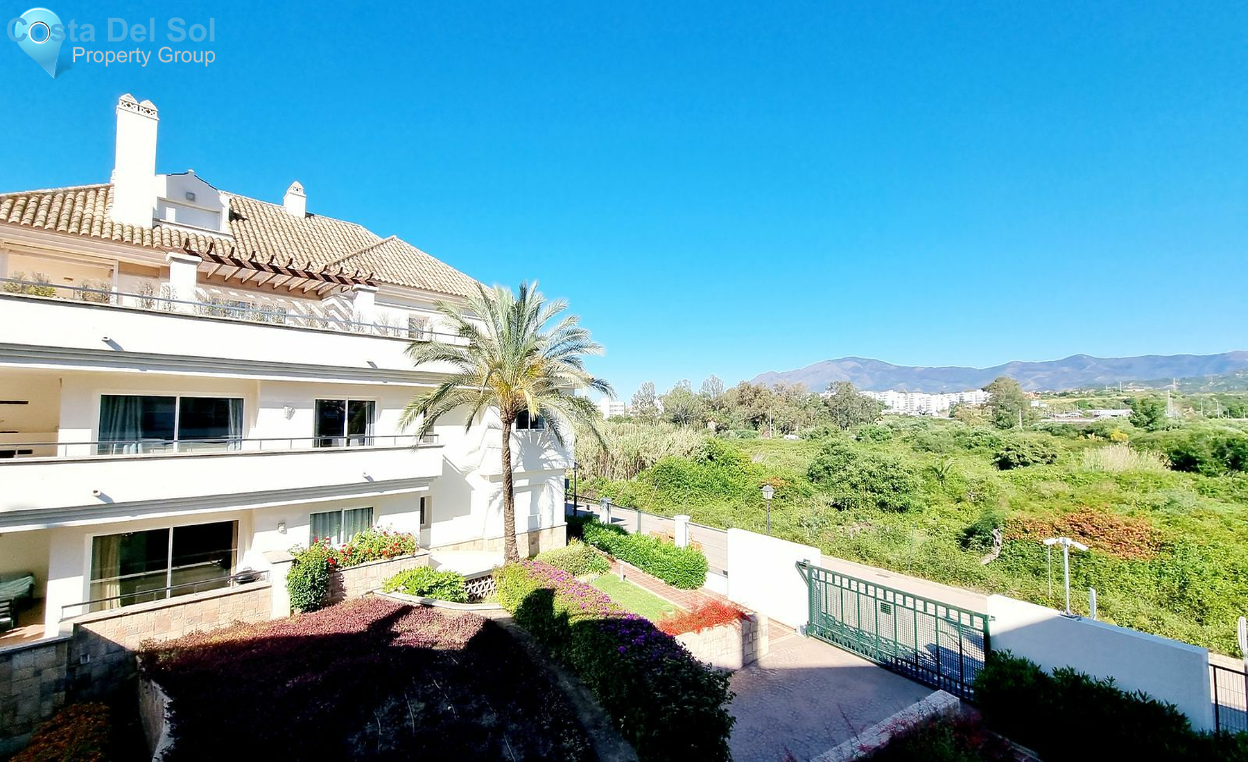 Middle Floor Apartment in Estepona-1468016