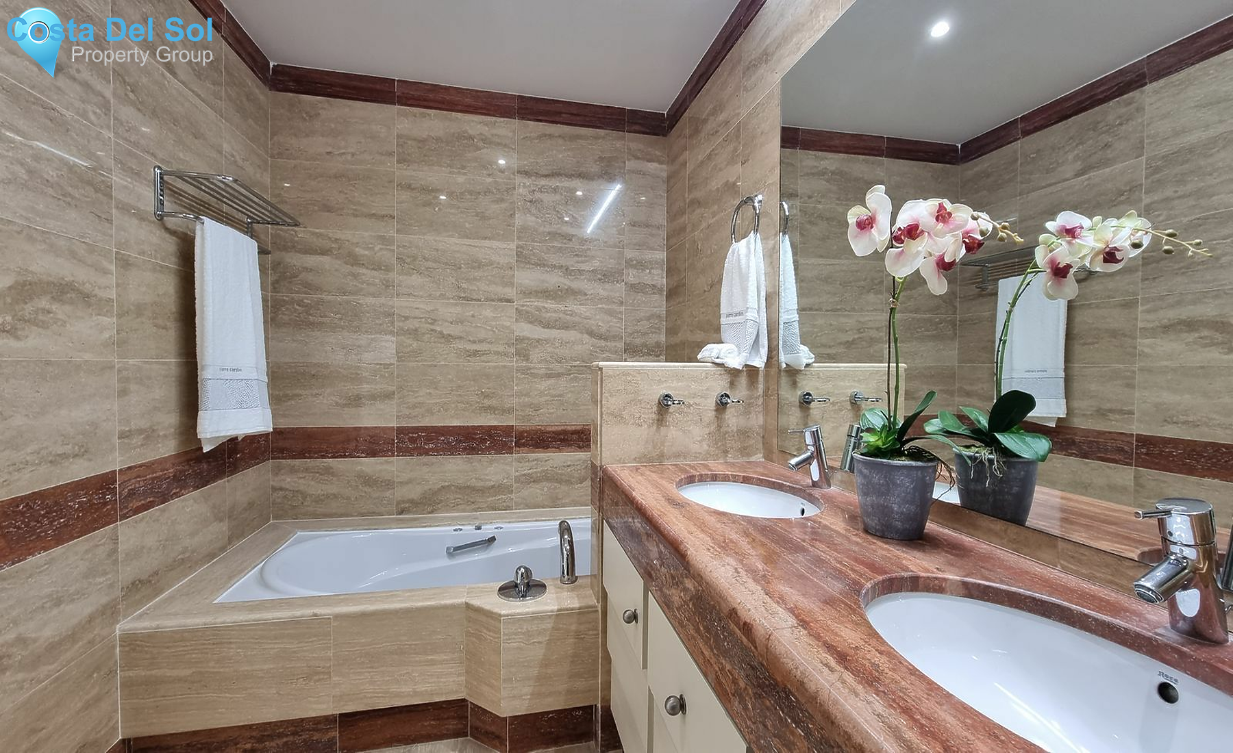 Middle Floor Apartment in Estepona-1468025