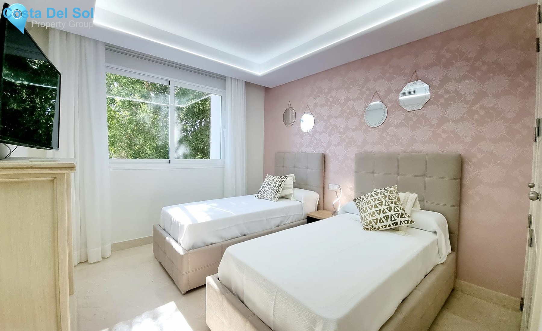 Middle Floor Apartment in Estepona-1468026