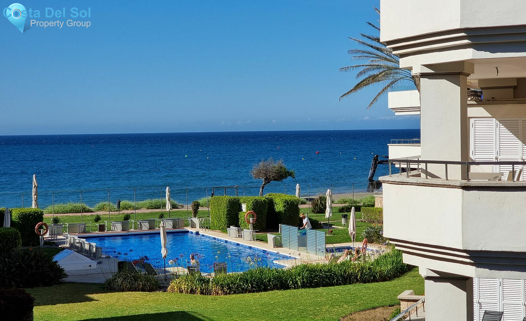Middle Floor Apartment in Estepona-1468011
