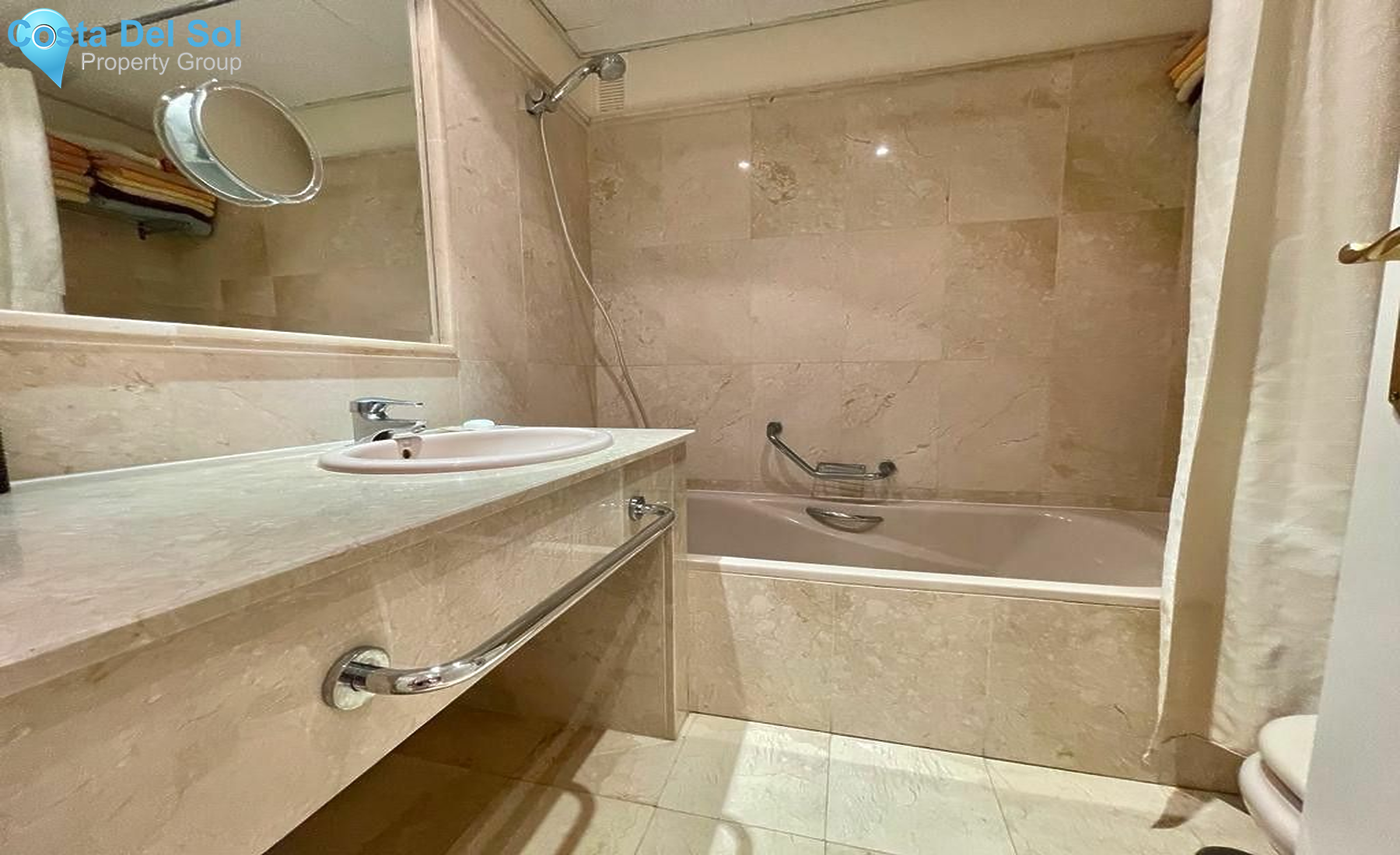 Middle Floor Apartment in Estepona-1473884