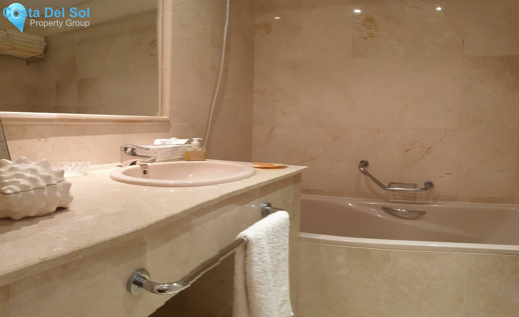 Middle Floor Apartment in Estepona-1473885