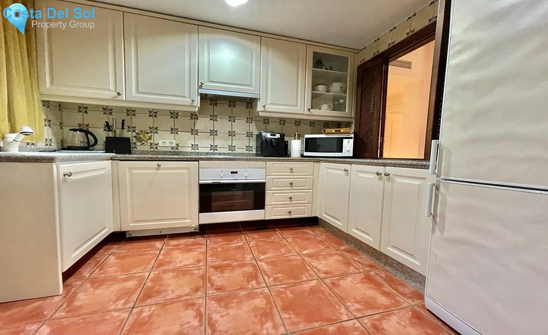 Middle Floor Apartment in Estepona-1473886
