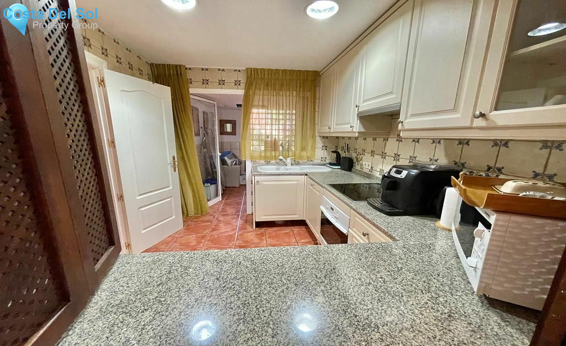 Middle Floor Apartment in Estepona-1473887