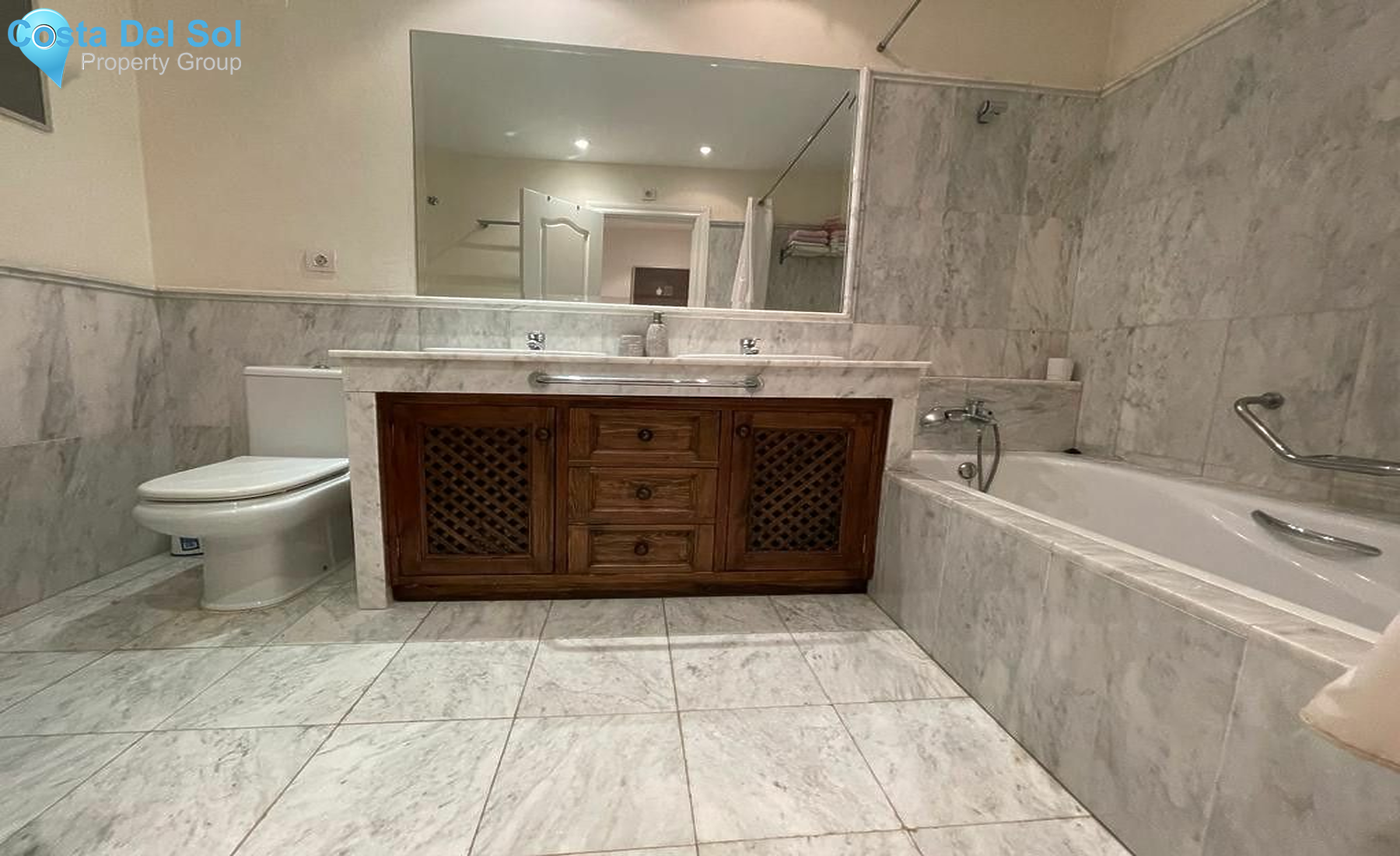 Middle Floor Apartment in Estepona-1473874