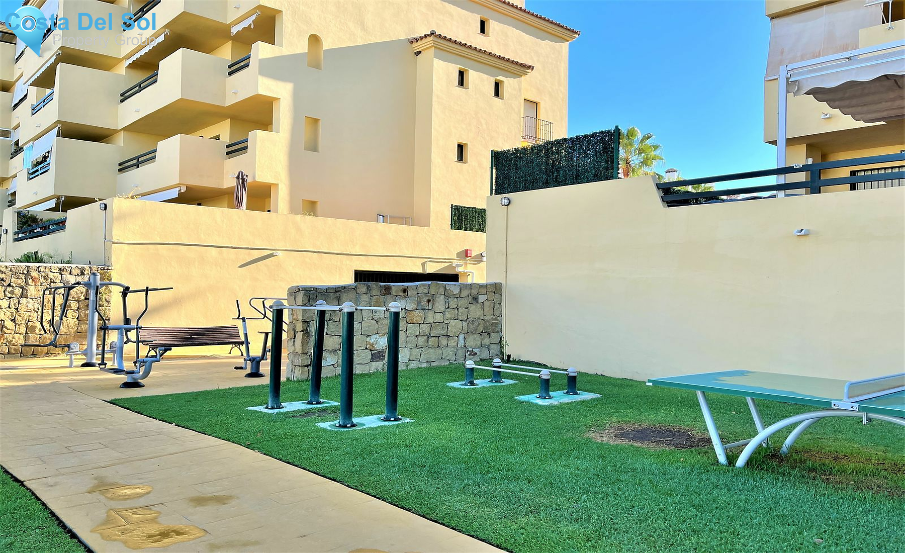 Middle Floor Apartment in Estepona-1474199