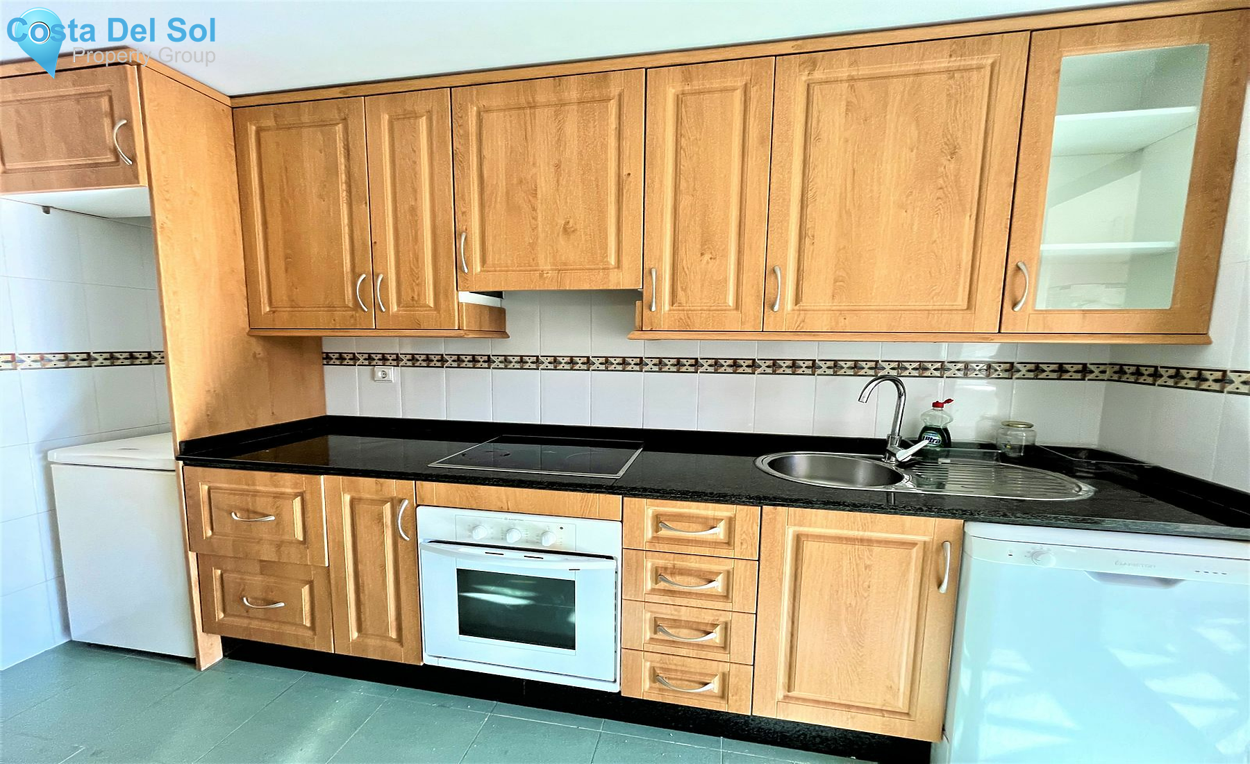 Middle Floor Apartment in Estepona-1474203