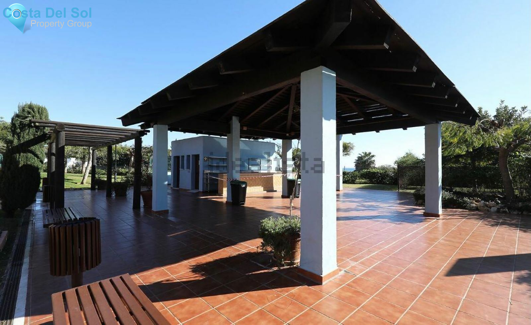 Middle Floor Apartment in Estepona-1481555