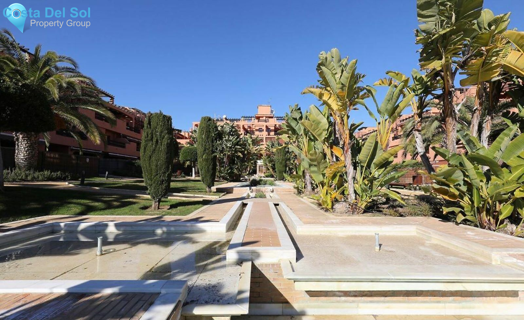 Middle Floor Apartment in Estepona-1481556