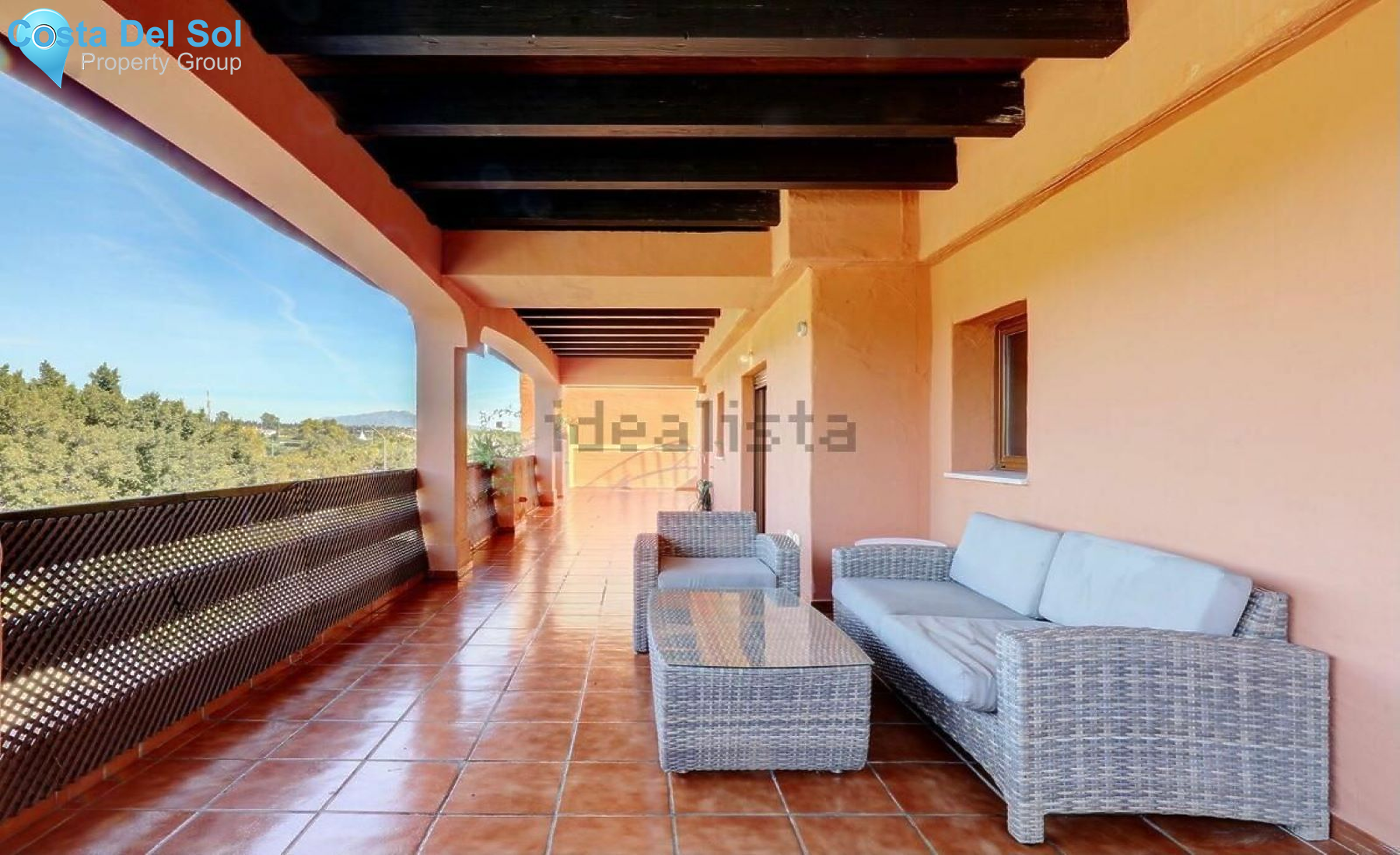 Middle Floor Apartment in Estepona-1481546