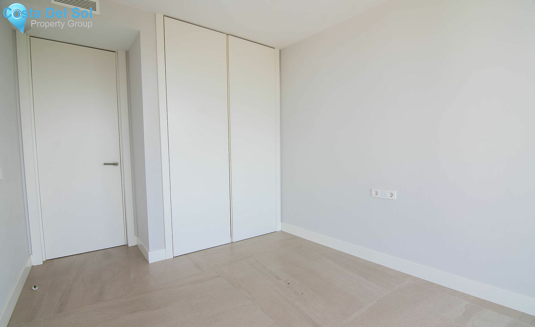 Middle Floor Apartment in Estepona-1483561