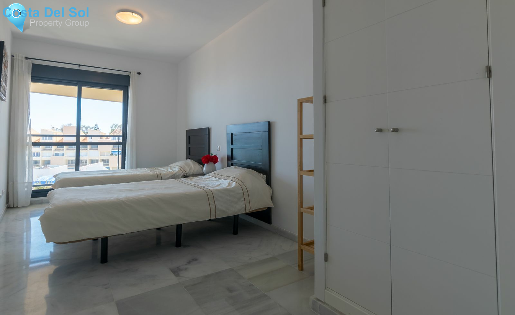 Middle Floor Apartment in Estepona-1520702