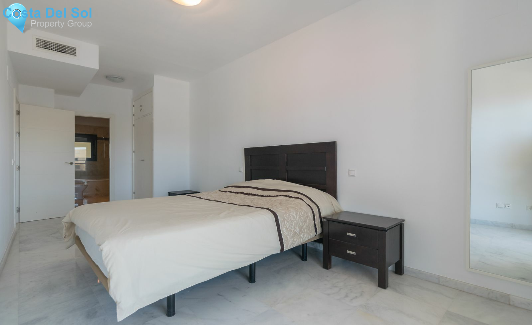 Middle Floor Apartment in Estepona-1520706