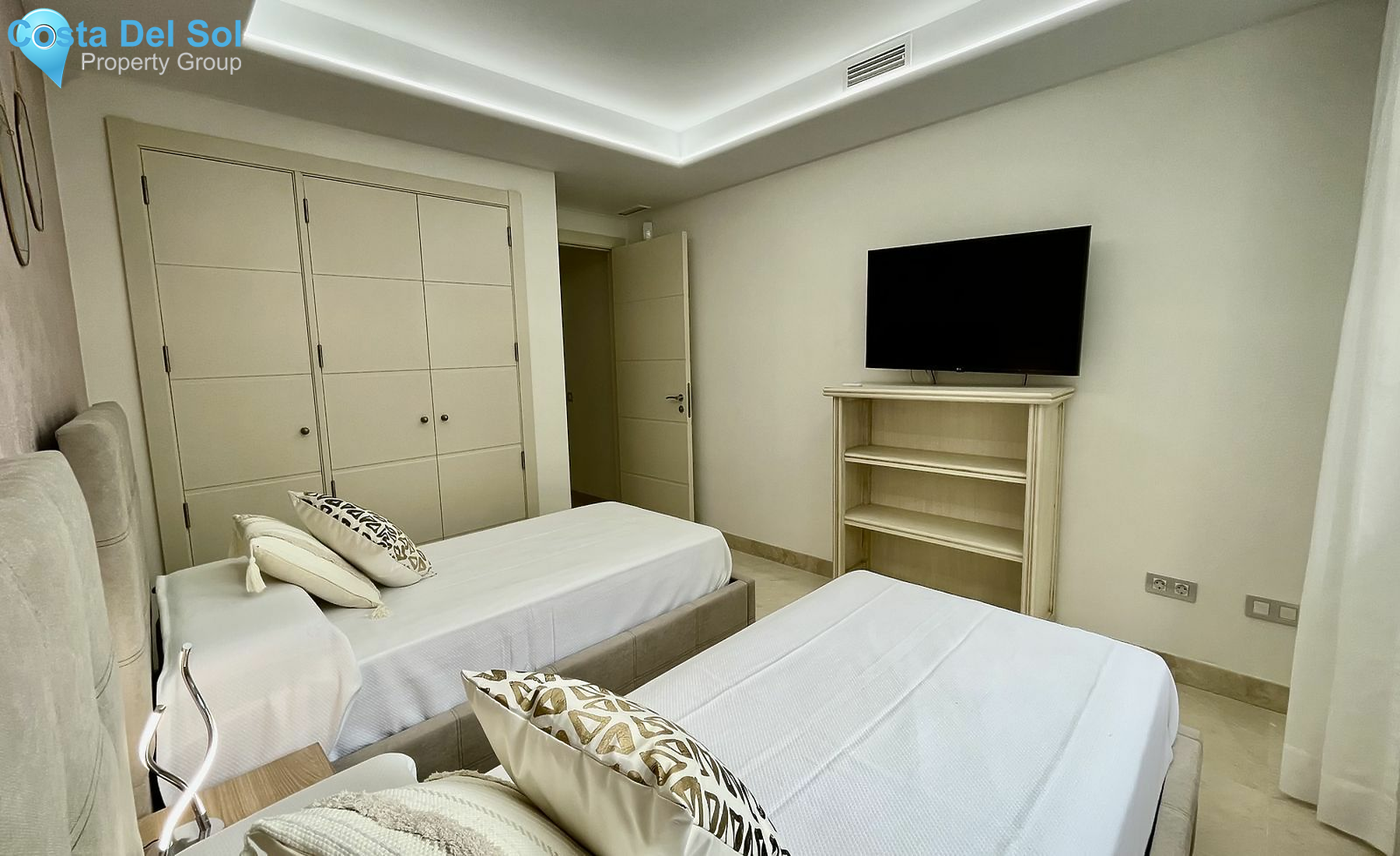 Middle Floor Apartment in Estepona-1532621