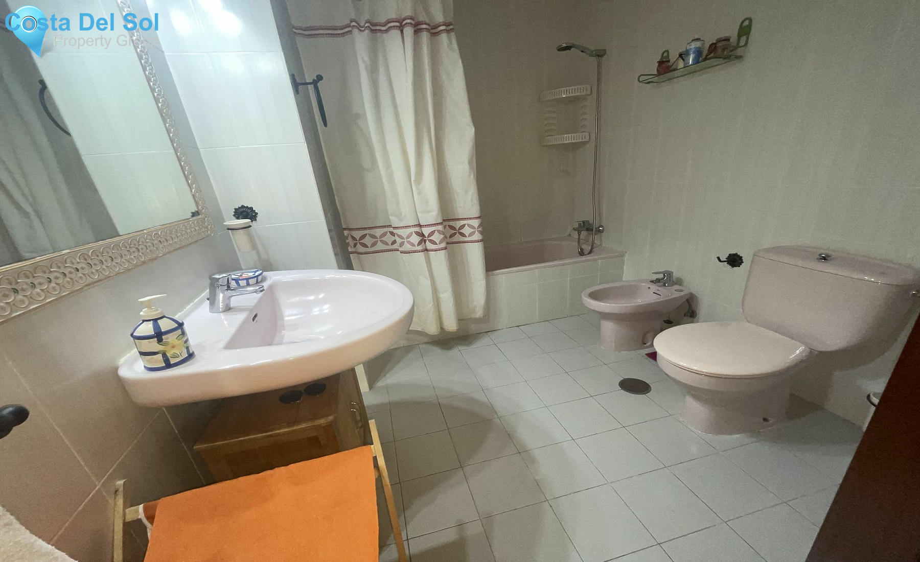 Middle Floor Apartment in Estepona-1535459
